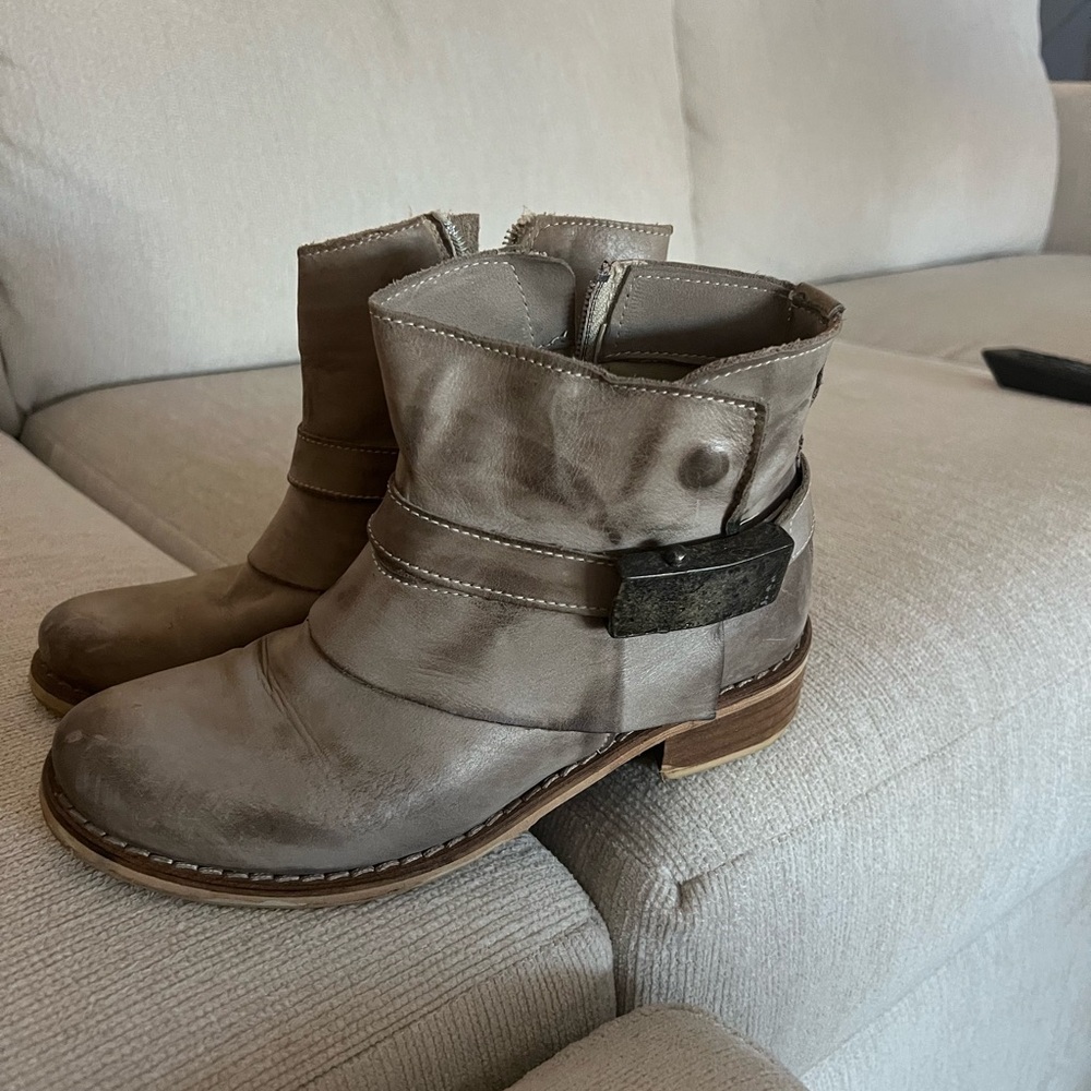 Made in Italy shoes, rarely worn brand new real leather boots